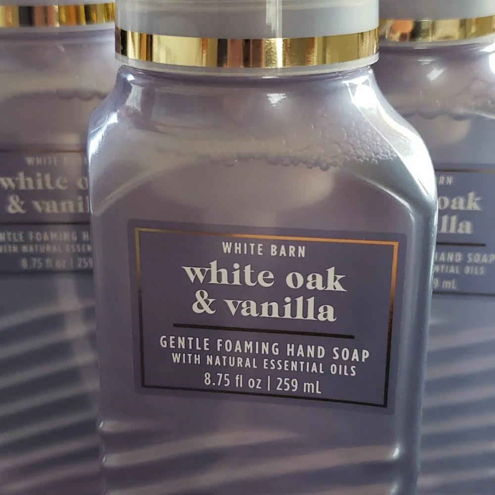 * Bath & Body Works - 3 White Barn WHITE OAK & VANILLA Gentle Foaming Hand Soap